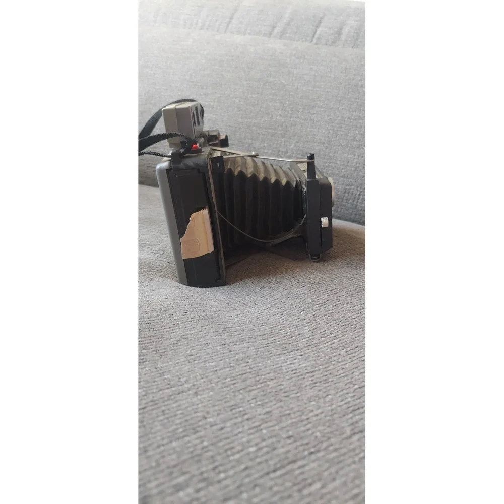 Polaroid Automatic 230 Land Camera Kit w/ Case, Flash, Bulbs & Manual